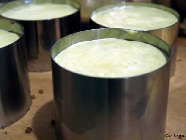 Pistazienmousse auf Spekulatius mit würziger Clementinensauce - Rezept - Bild Nr. 10