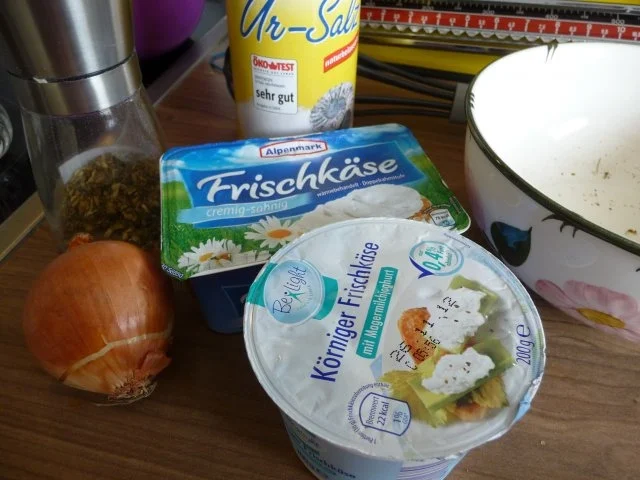 Rezept: Vorbereitung : Cocktailtomaten gefüllt mit Frischkäse Bild Nr. 3 Vorbereitung : Cocktailtomaten gefüllt mit Frischkäse - Rezept - Bild Nr. 3