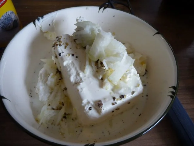 Rezept: Vorbereitung : Cocktailtomaten gefüllt mit Frischkäse Bild Nr. 4 Vorbereitung : Cocktailtomaten gefüllt mit Frischkäse - Rezept - Bild Nr. 4