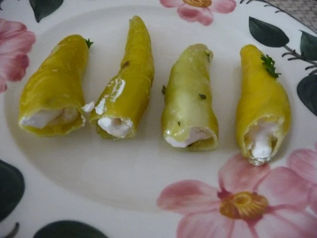 Vorbereitung : Peperoncini gefüllt mit Frischkäse - Rezept
