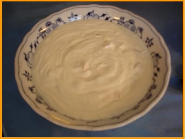 Joghurt-Quark mit Frucht-Cocktail und Eierlikör - Rezept