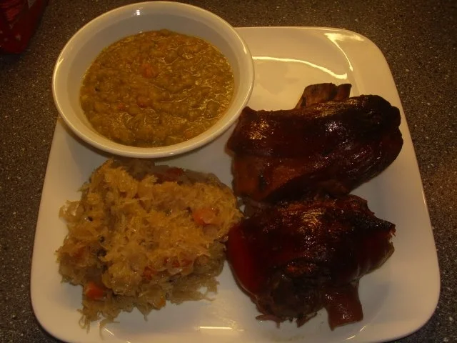 Eisbein gebacken mit Erbspüree - Rezept