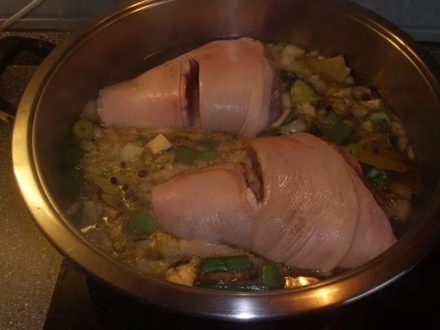 Eisbein gebacken mit Erbspüree - Rezept - Bild Nr. 2