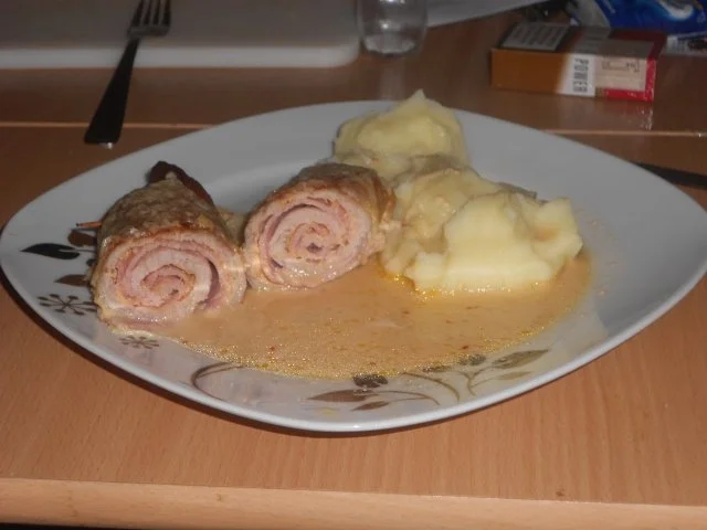 Pikante Schweineroulade überbacken mit Käsesauce - Rezept - Bild Nr. 2