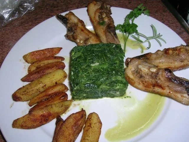 Rezept: Spanferkelspareribs mit Röstkartoffeln und Blattspinat (schnell und lecker) Bild Nr. 5 Spanferkelspareribs mit Röstkartoffeln und Blattspinat (schnell und lecker) - Rezept - Bild Nr. 5