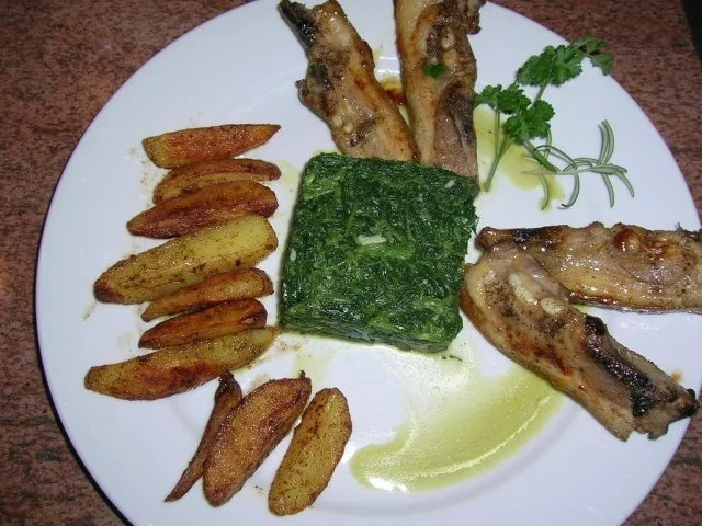 Rezept: Spanferkelspareribs mit Röstkartoffeln und Blattspinat (schnell und lecker) Bild Nr. 6 Spanferkelspareribs mit Röstkartoffeln und Blattspinat (schnell und lecker) - Rezept - Bild Nr. 6
