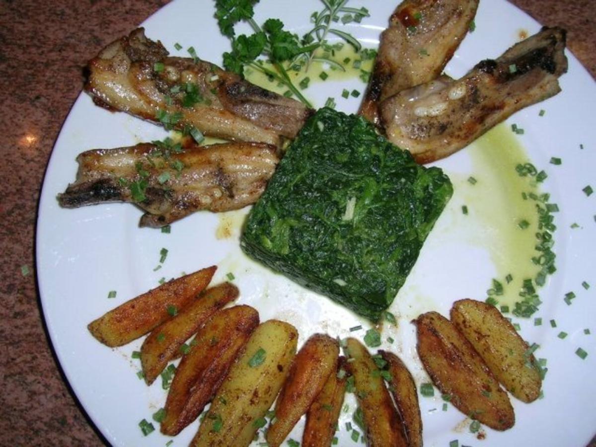 Spanferkelspareribs mit Röstkartoffeln und Blattspinat  (schnell und lecker) - Rezept