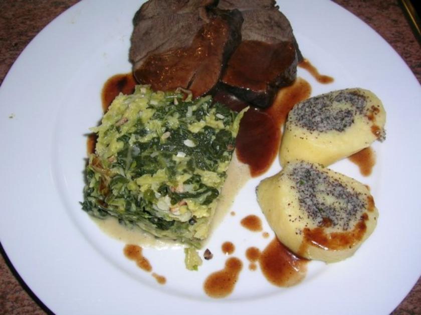 Wildschweinkeule mit Backobst, Mohnwickelrolle, Rahmwirsing mit ...