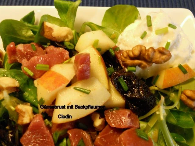 Rezept: Gänsebrust mit Backpflaumen auf Feldsalat Bild Nr. 2 Gänsebrust mit Backpflaumen auf Feldsalat - Rezept - Bild Nr. 2