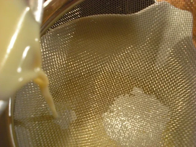 Créme Brûlèe mit weißer Schokolade und Tonkabohne - Rezept - Bild Nr. 3