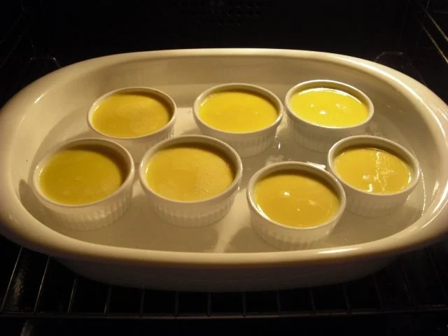 Créme Brûlèe mit weißer Schokolade und Tonkabohne - Rezept - Bild Nr. 4