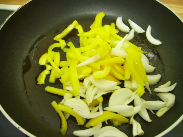 Rezept: Hähnchenleber in Zwiebel-Paprikarahm Bild Nr. 2 Hähnchenleber in Zwiebel-Paprikarahm - Rezept - Bild Nr. 2