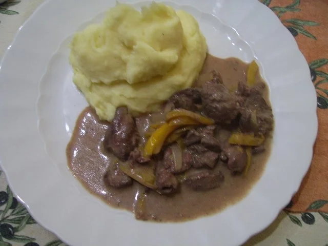 Rezept: Hähnchenleber in Zwiebel-Paprikarahm Hähnchenleber in Zwiebel-Paprikarahm - Rezept