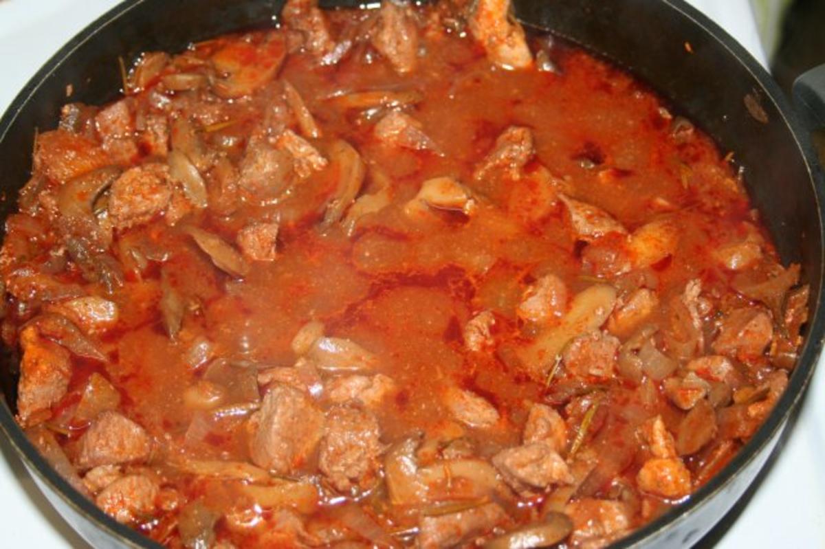 herzhaftes Gulasch in Rotweinsoße - Rezept - Bild Nr. 3