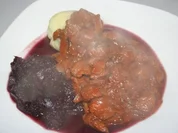herzhaftes Gulasch in Rotweinsoße - Rezept