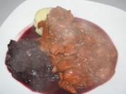 herzhaftes Gulasch in Rotweinsoße - Rezept