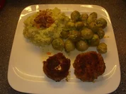 Buletten - Rosenkohl und Kartoffelstampf - Rezept