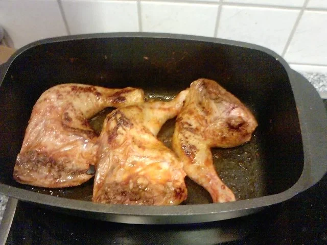 HÄHNCHENSCHENKEL DIABLO IN GEMÜSE UND REIS GEBETTET - Rezept - Bild Nr. 5