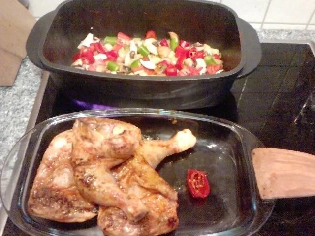 HÄHNCHENSCHENKEL DIABLO IN GEMÜSE UND REIS GEBETTET - Rezept - Bild Nr. 6