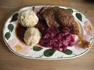 Gänsekeulen, Mandarinen - Rotkohl und Semmelklöße - Rezept