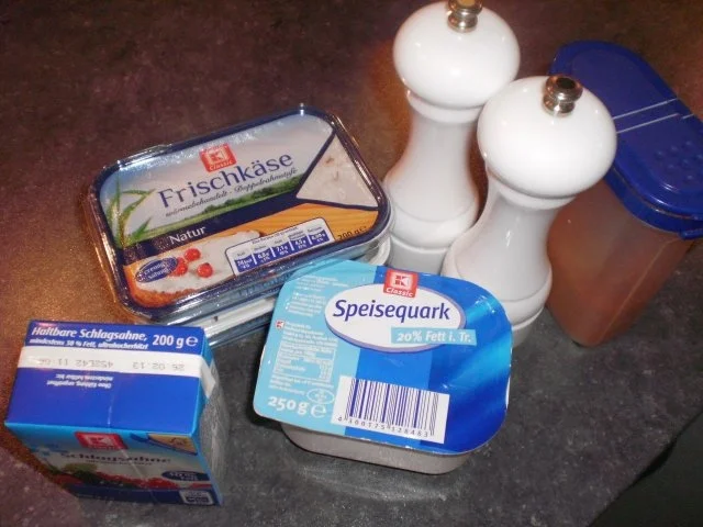 Rezept: Pumpernickeltaler mit Schinken-Frischkäse Bild Nr. 2 Pumpernickeltaler mit Schinken-Frischkäse - Rezept - Bild Nr. 2