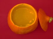 Kürbis-Ingwer-Suppe mit Crème fraîche - Rezept