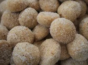 Plätzchen: Mürbe Orangenmarzipanbällchen - Rezept