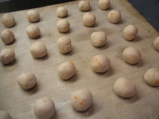 Rezept: Plätzchen: Mürbe Orangenmarzipanbällchen Bild Nr. 6 Plätzchen: Mürbe Orangenmarzipanbällchen - Rezept - Bild Nr. 6