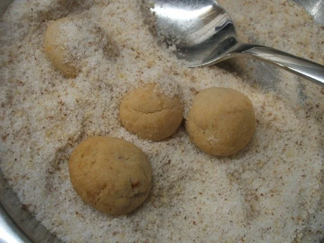 Rezept: Plätzchen: Mürbe Orangenmarzipanbällchen Bild Nr. 8 Plätzchen: Mürbe Orangenmarzipanbällchen - Rezept - Bild Nr. 8