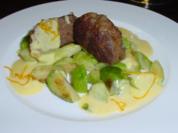 Spekulatiusfrikadellen mit gebratenem Rosenkohl und Clementinenhollandaise - Rezept