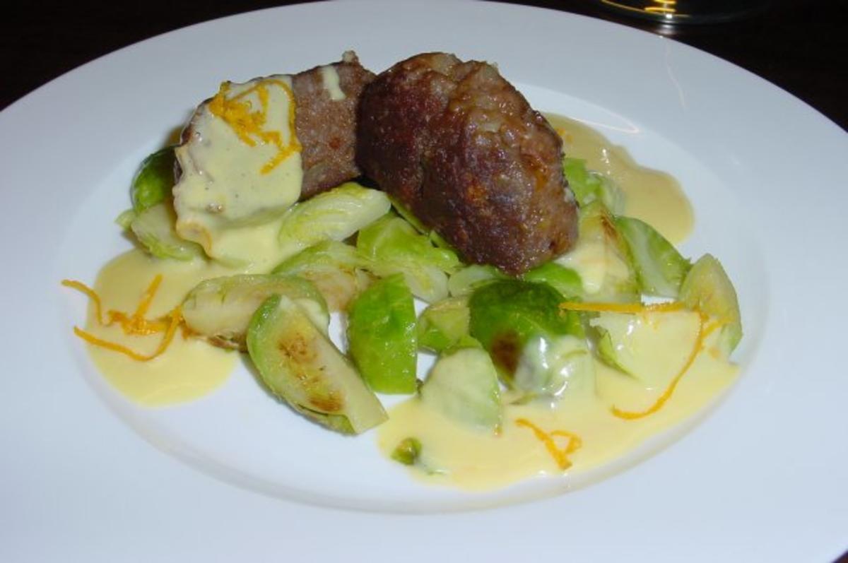 Bilder für Spekulatiusfrikadellen mit gebratenem Rosenkohl und Clementinenhollandaise - Rezept