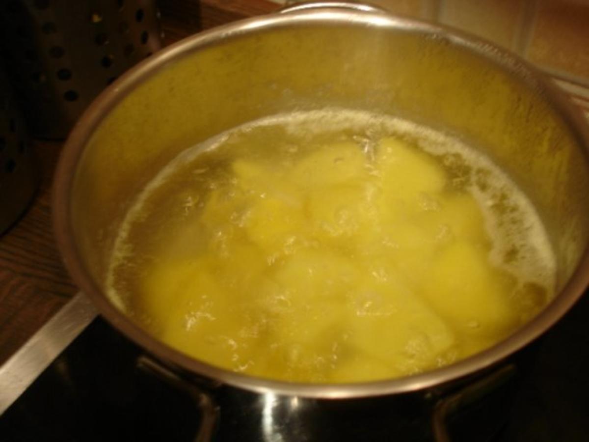 Fleischbällchen auf Kartoffelpüree - Rezept - Bild Nr. 4