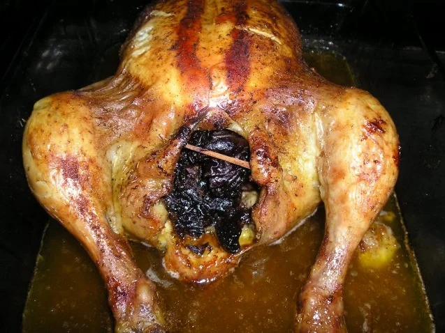 Rezept: Hähnchen schlägt sich den Bauch mit Dörrzwetschken voll Bild Nr. 3 Hähnchen schlägt sich den Bauch mit Dörrzwetschken voll - Rezept - Bild Nr. 3