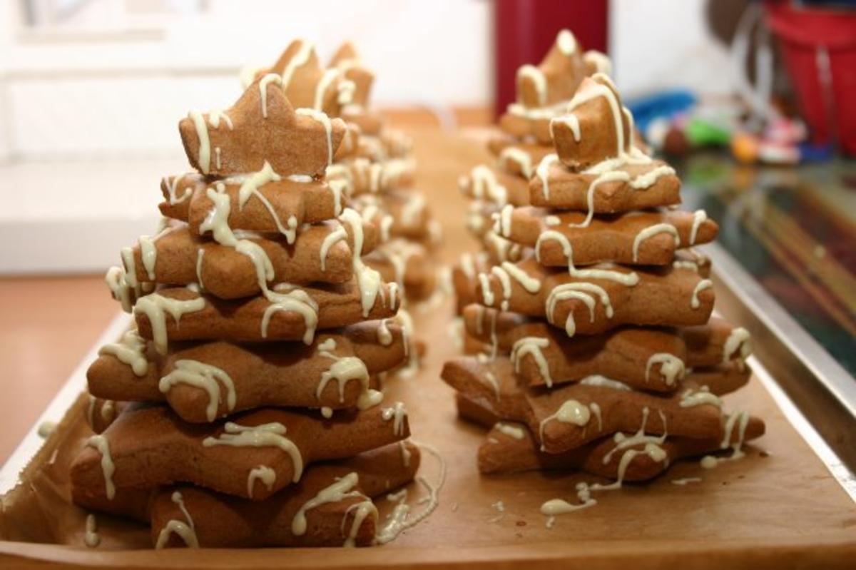 Tannenbäume aus Lebkuchen - Rezept mit Bild - kochbar.de