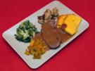 Gefüllte Rehkeule mit Kartoffelterrine und Gemüse der Saison - Rezept