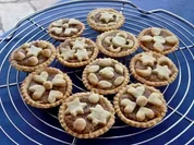 Mürbeteig-Küchlein mit Dattel-Walnussfüllung - Rezept