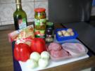 Pizza mit Schinken, Salami, Champignons, scharfen Peperonis, Oliven, Zwiebeln und Paprika - Rezept