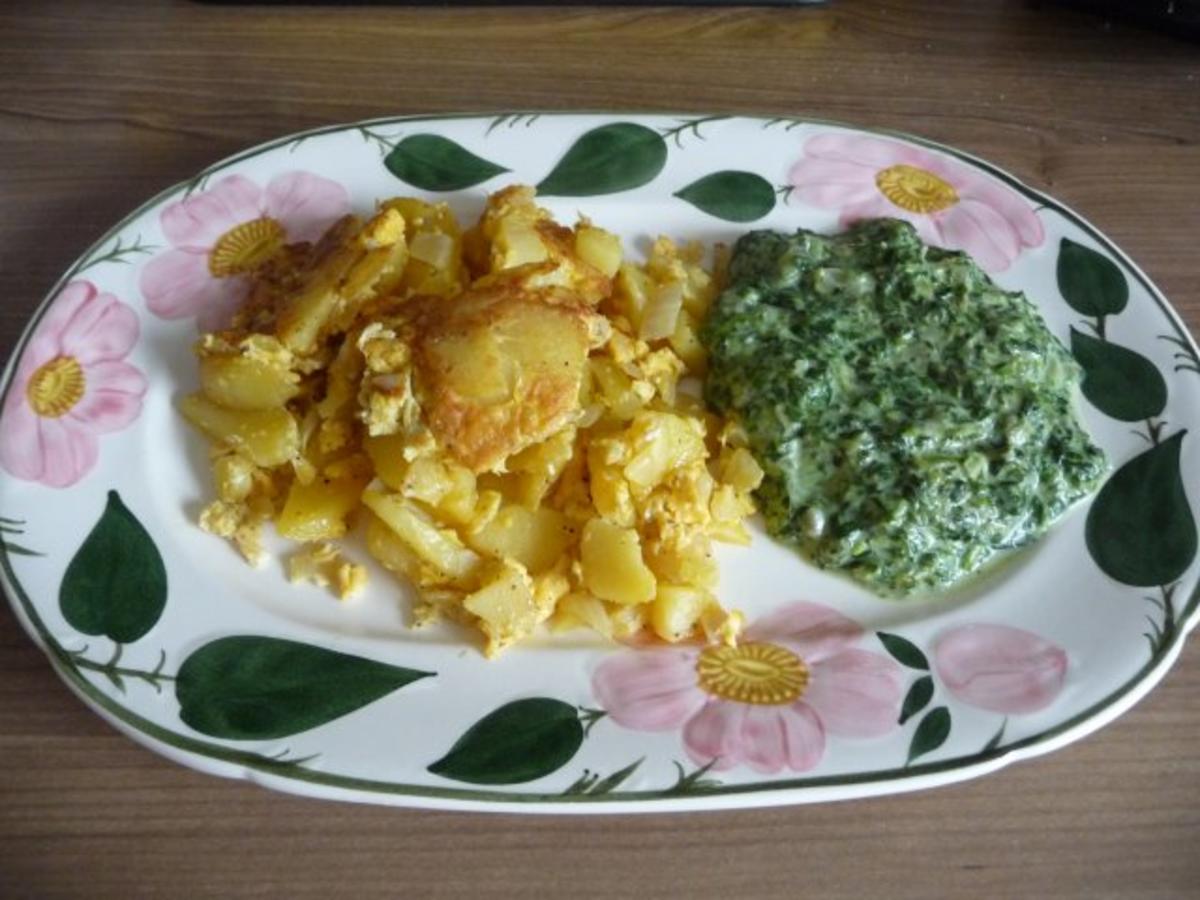 Vegetarisch : Bratkartoffeln mit Ei und Sahnespinat - Rezept