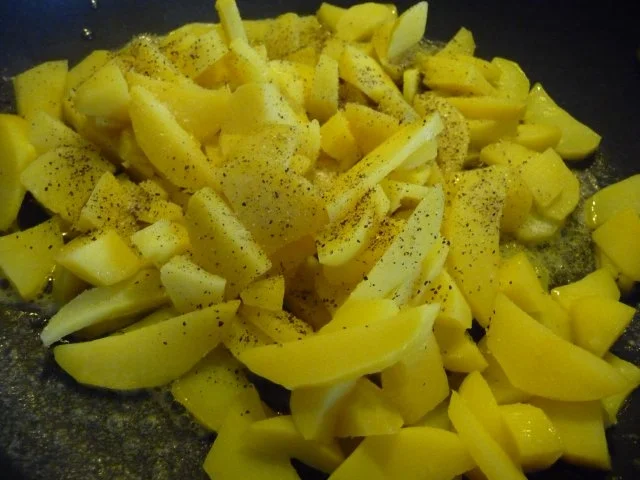 Rezept: Vegetarisch : Bratkartoffeln mit Ei und Sahnespinat Bild Nr. 6 Vegetarisch : Bratkartoffeln mit Ei und Sahnespinat - Rezept - Bild Nr. 6