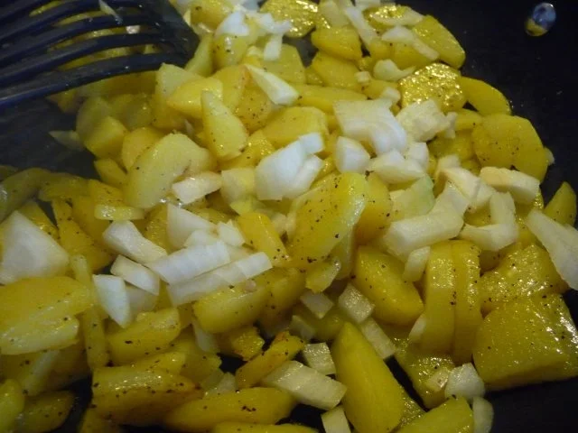 Rezept: Vegetarisch : Bratkartoffeln mit Ei und Sahnespinat Bild Nr. 7 Vegetarisch : Bratkartoffeln mit Ei und Sahnespinat - Rezept - Bild Nr. 7