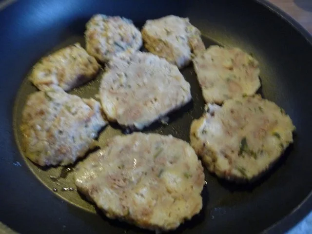 Rezept: Fleischlos : Sahnespinat an gebratenen Semmelklößen Bild Nr. 2 Fleischlos : Sahnespinat an gebratenen Semmelklößen - Rezept - Bild Nr. 2