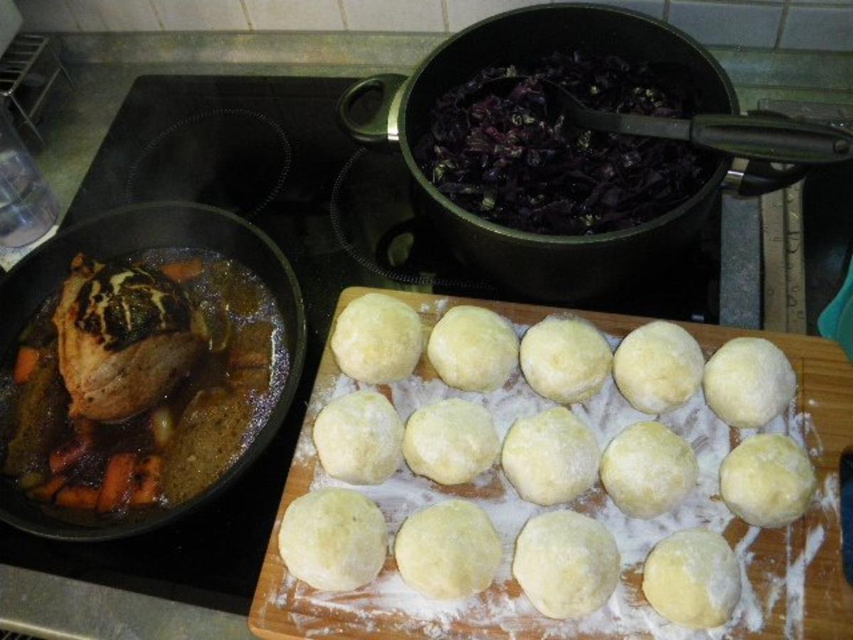 Bilder für Sauerbraten mit Rotkraut und Klöße - Rezept