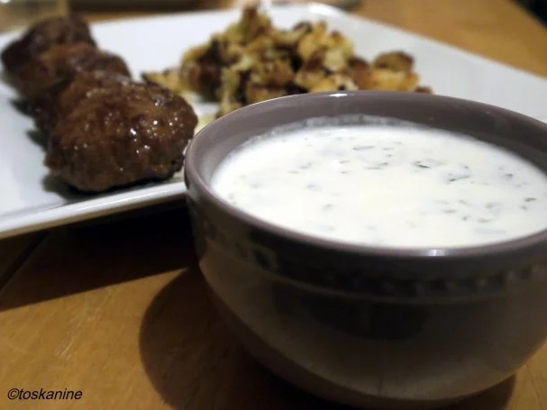 Hackschnitzel mit gebratenem Blumenkohl und Minze-Feta-Dip - Rezept