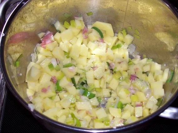 Bunter Gemüseeintopf mit Würstchen und Speck - Rezept - Bild Nr. 4