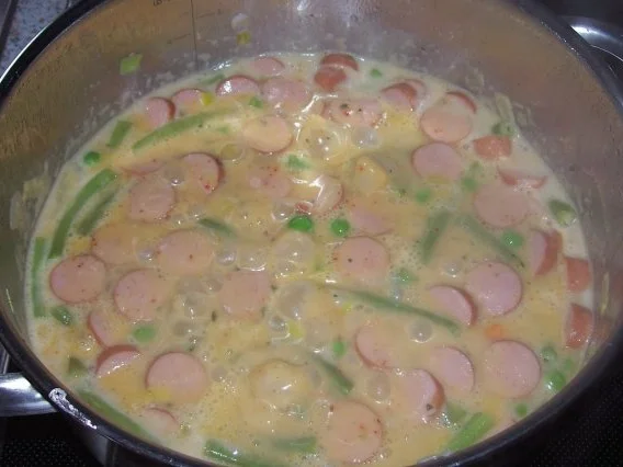 Bunter Gemüseeintopf mit Würstchen und Speck - Rezept - Bild Nr. 5