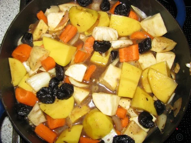 Wild: Kaninchen in Senfsoße mit Backpflaumen - Rezept - Bild Nr. 3