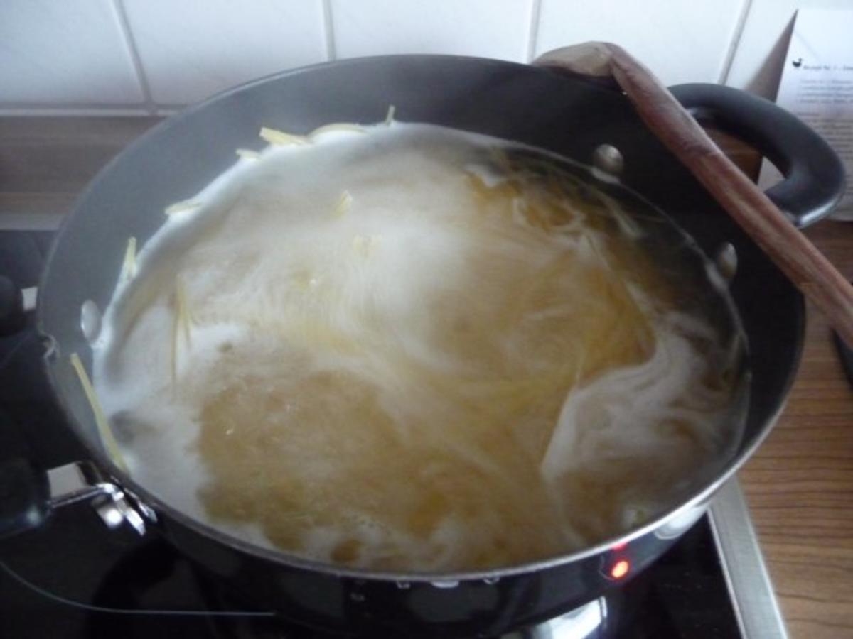 Unter 30 Minuten : Spaghetti mit Zwiebel-Hackfleisch in Tomatensoße - Rezept - Bild Nr. 10