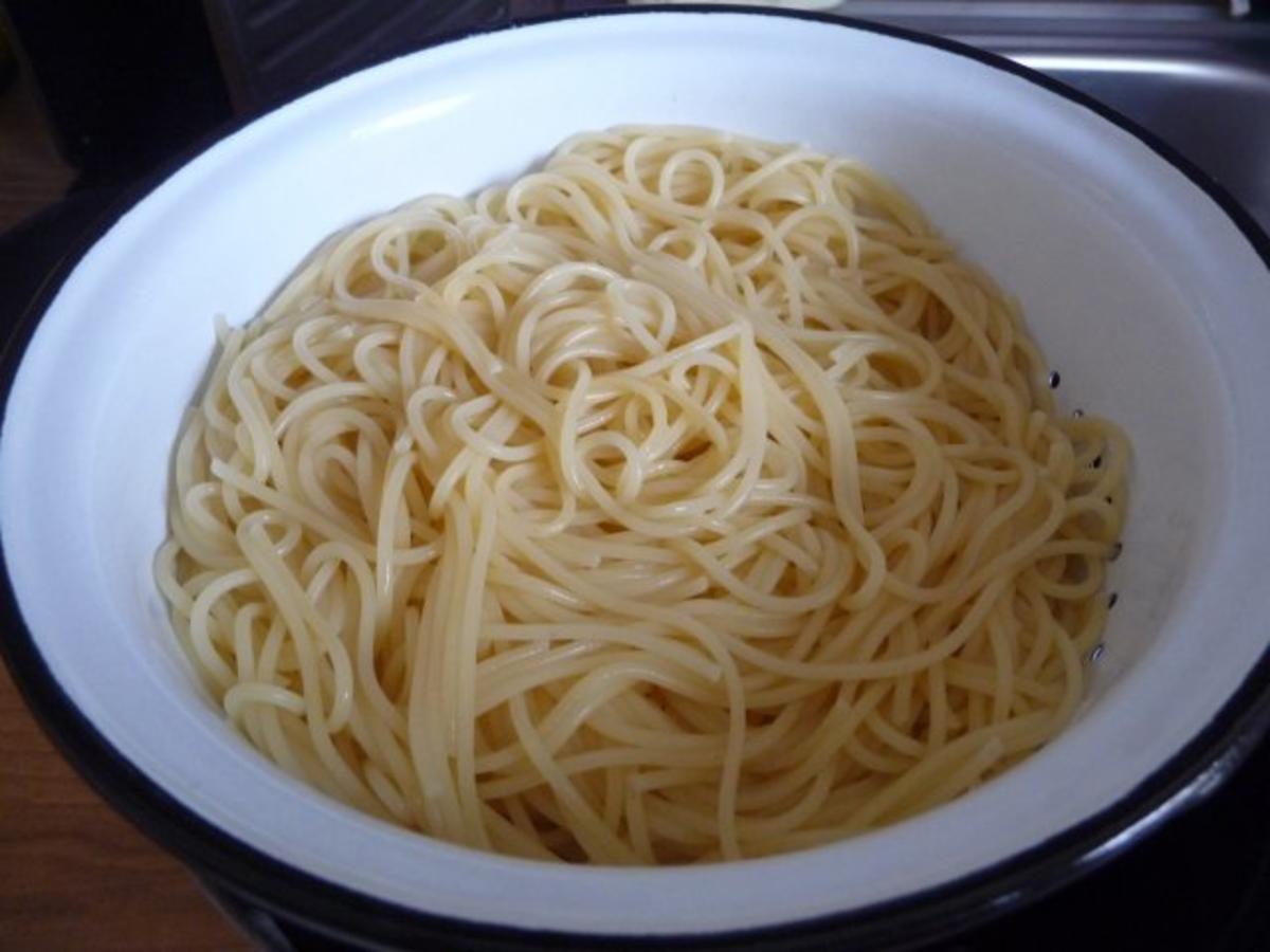 Unter 30 Minuten : Spaghetti mit Zwiebel-Hackfleisch in Tomatensoße - Rezept - Bild Nr. 11