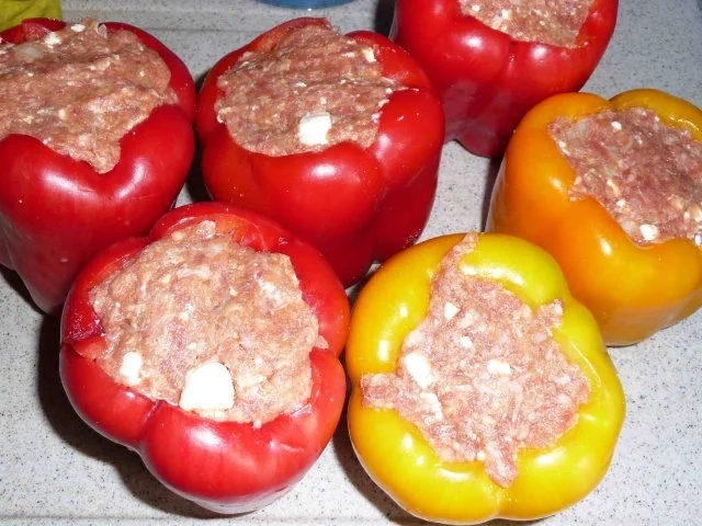 Gefüllte Paprikaschoten mit Kräutersoße - Rezept - Bild Nr. 4