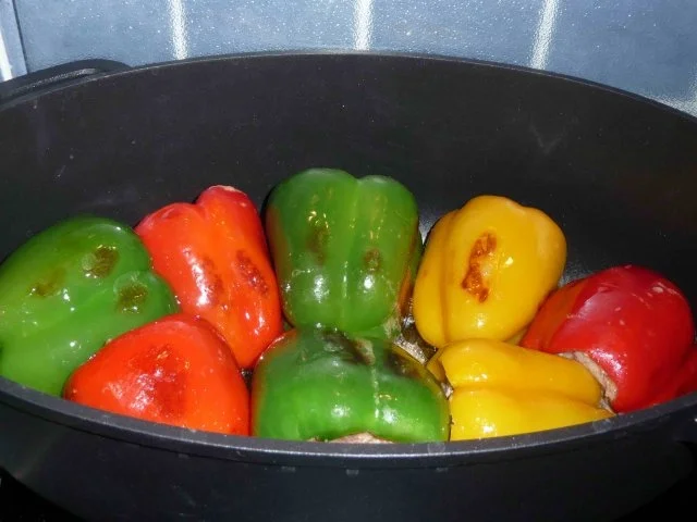 Gefüllte Paprikaschoten mit Kräutersoße - Rezept - Bild Nr. 5